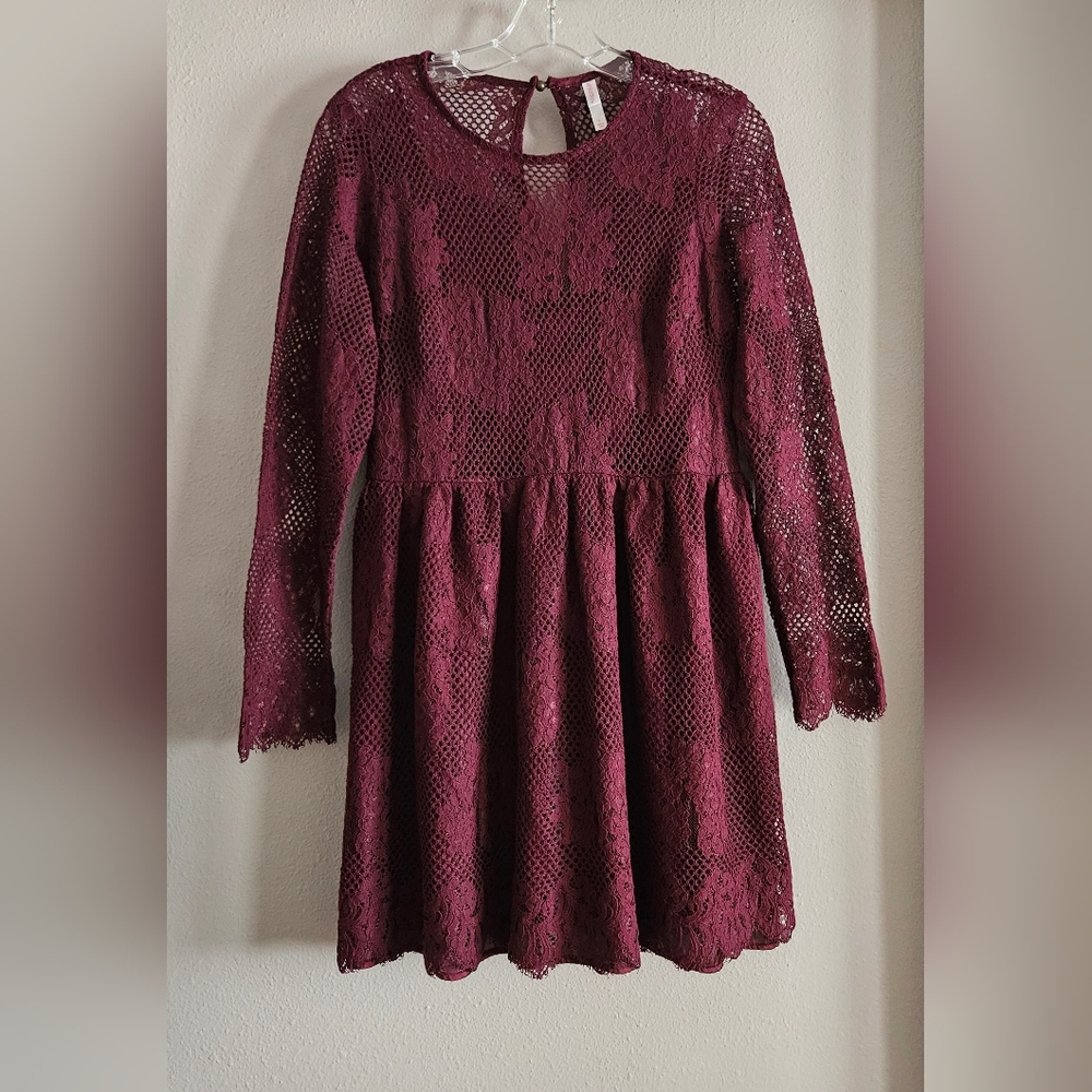 Xhilaration Crochet Style Lace Dress in Burgundy/Wine Color Size Large
